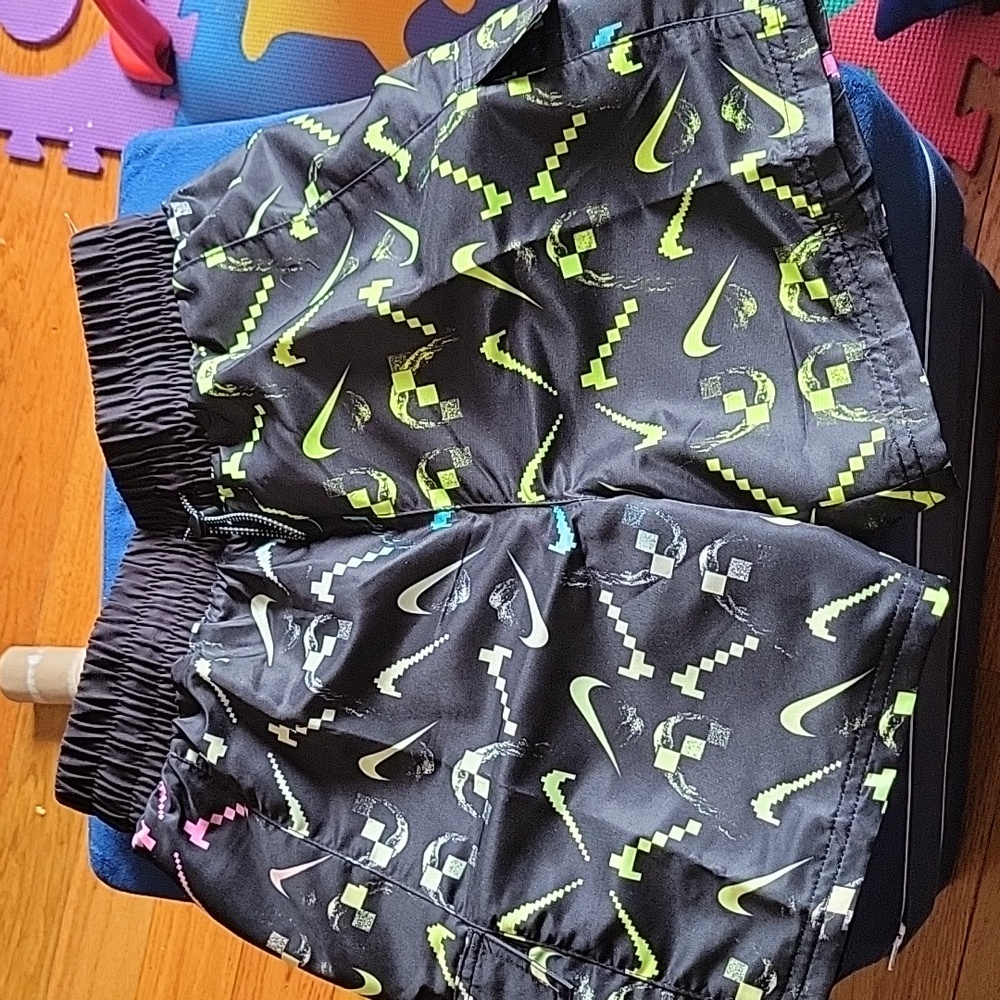 Nike boys swim shorts medium